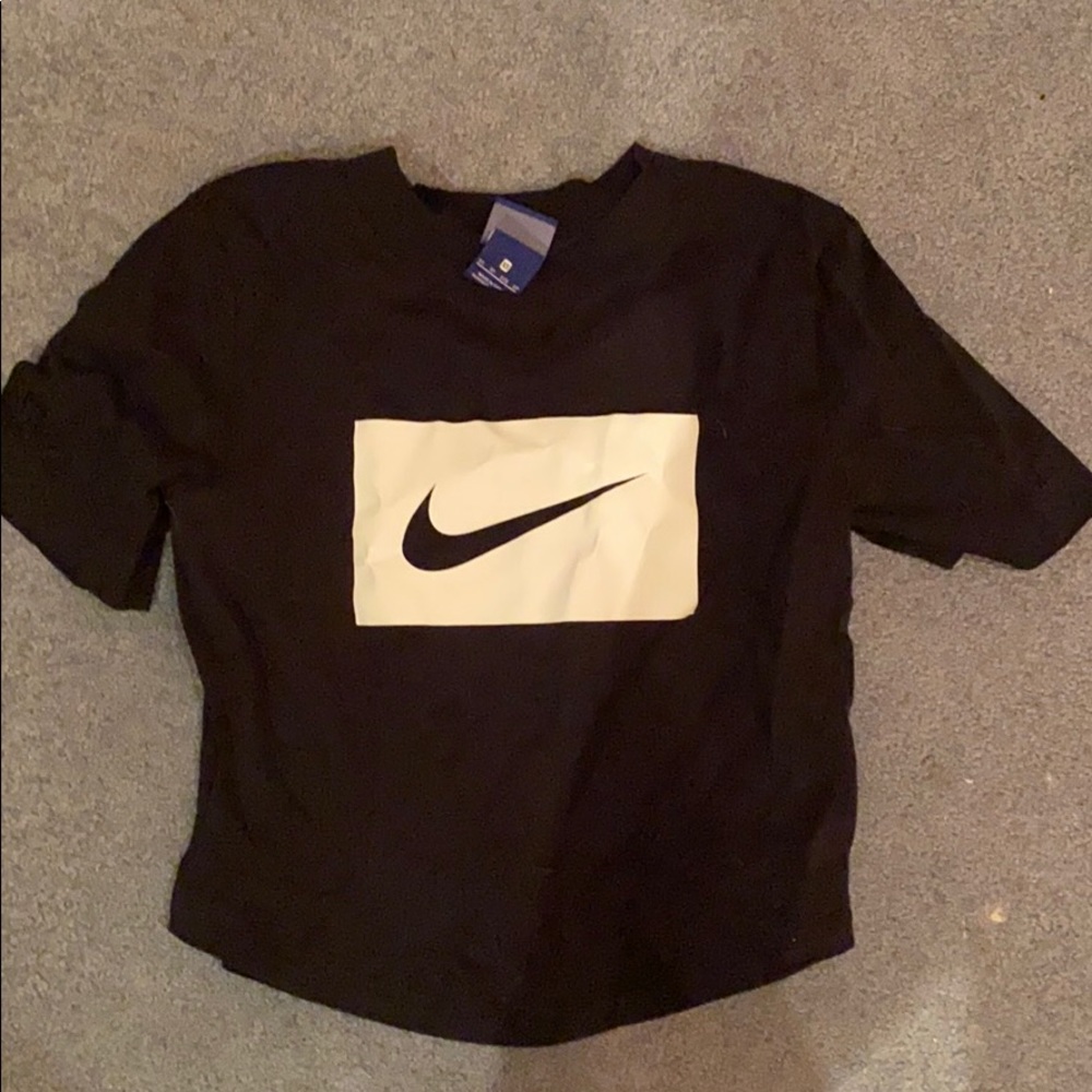 Brand new nike tope without tags, ive never worn